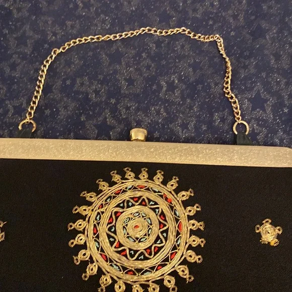 Gorgeous vintage clutch black and gold - good condition - great find - Picture 3 of 6